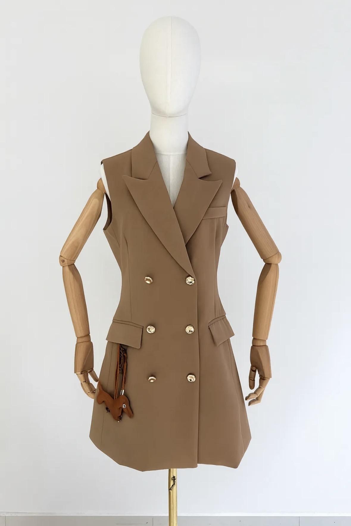 Frime Mini σακάκι-φόρεμα με χρυσά κουμπιά - Image 2