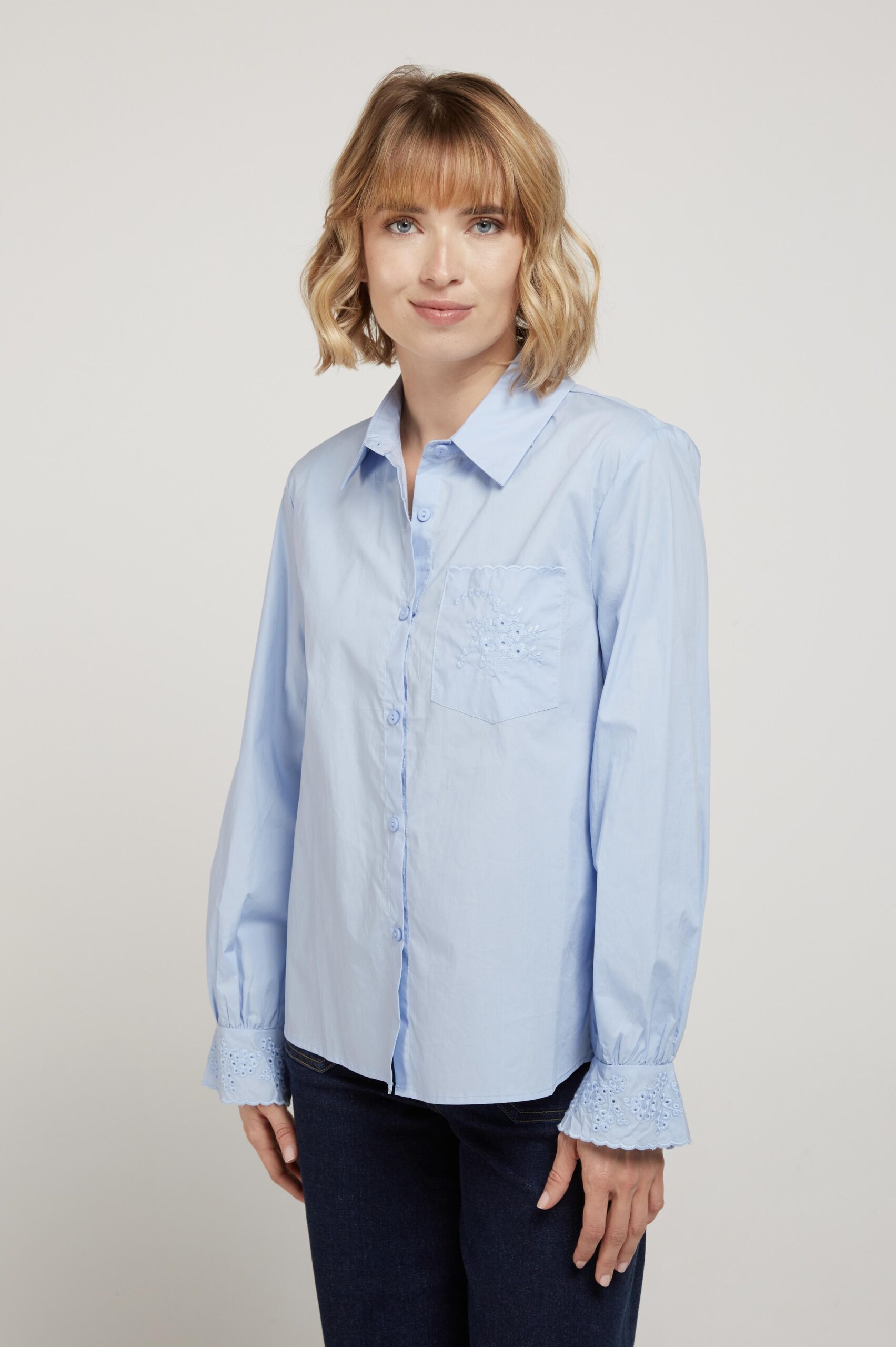 Γαλάζιο πουκάμισο με κεντημένες λεπτομέρειες - Image 4