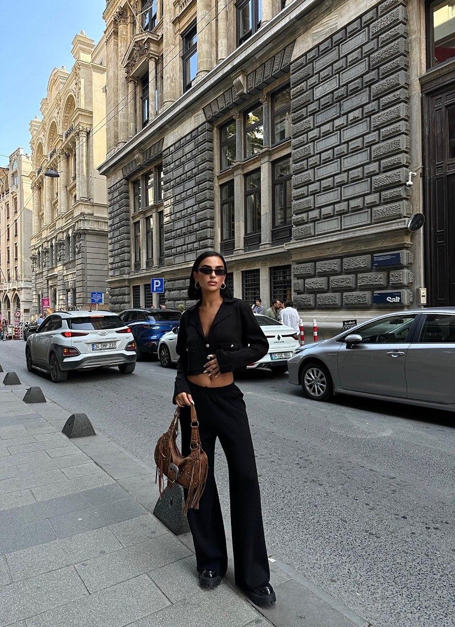 Fenomen Σετ μαύρο παντελόνι & cropped σακάκι με κουμπιά